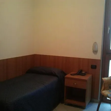 Rezia Hotel 2*